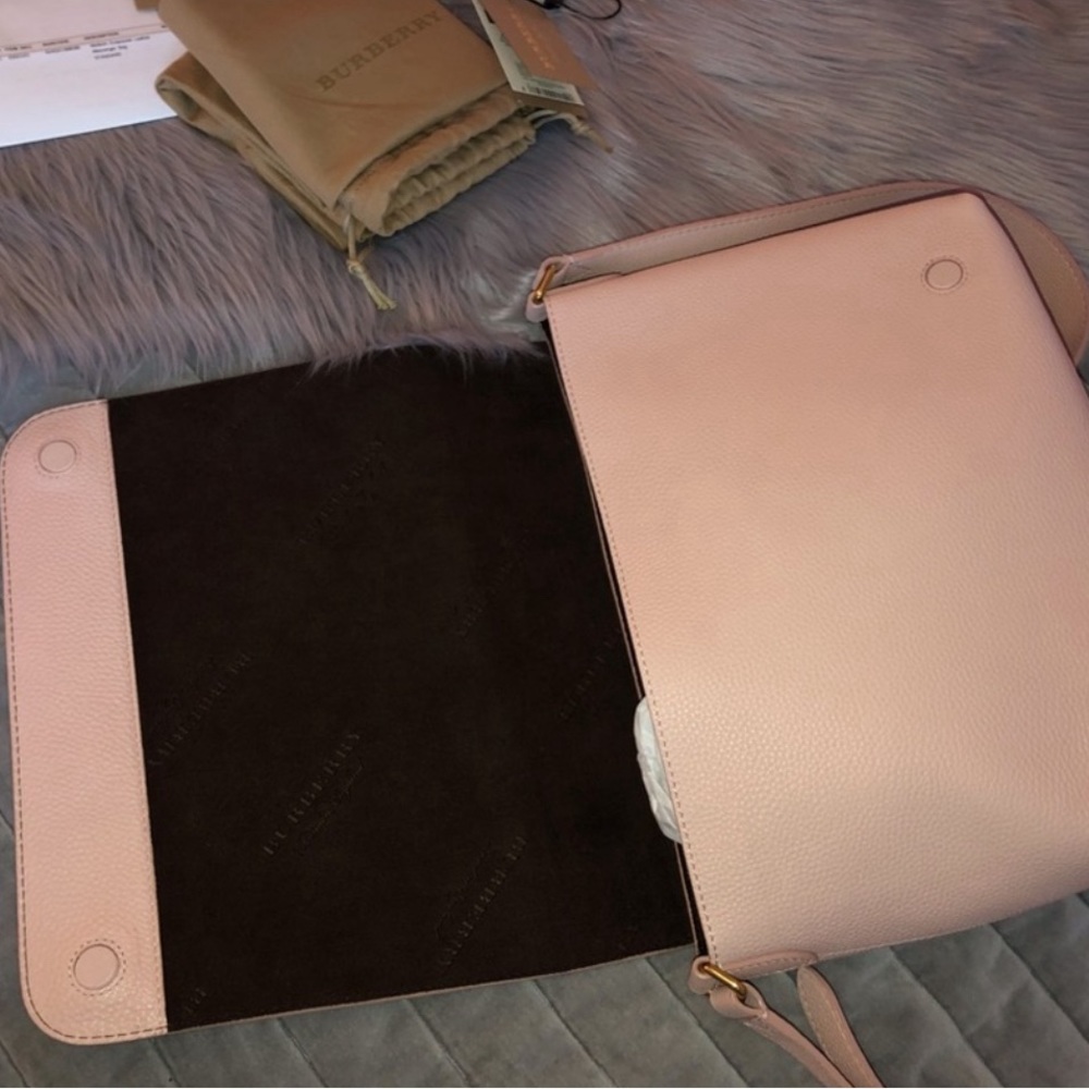 Authentic BURBERRY Messanger Bag H17cm x W25 cm x D9 cm in Pink Barely Worn.. - Picture 3 of 6